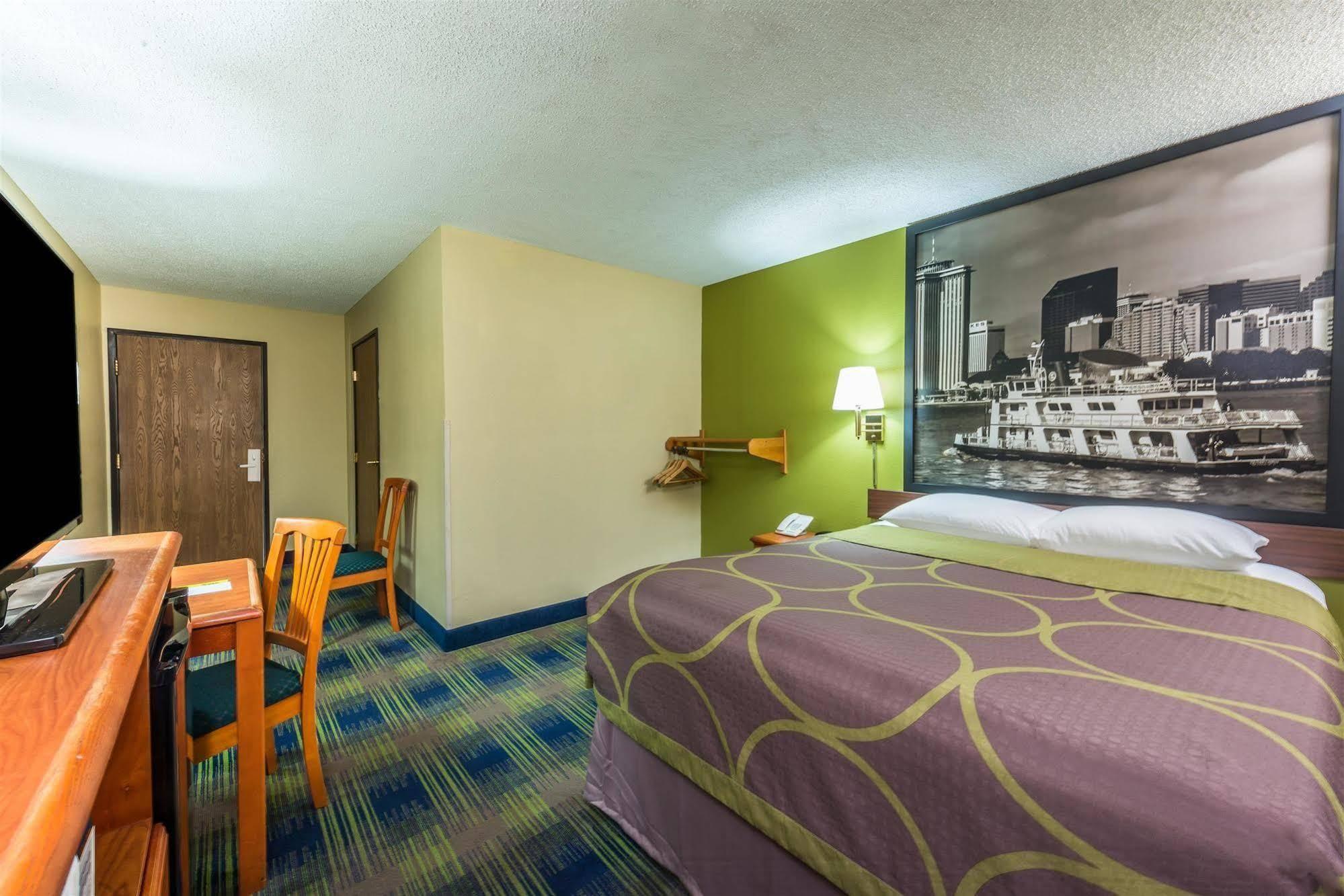 ซูเปอร์ 8 บาย วินด์แฮม ซัลเฟอร์ เลก ชาร์ล Hotel ภายนอก รูปภาพ