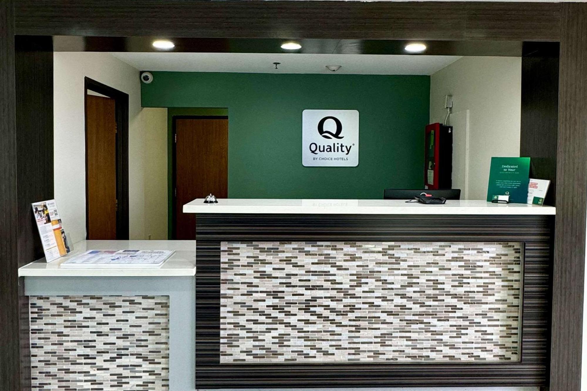ซูเปอร์ 8 บาย วินด์แฮม ซัลเฟอร์ เลก ชาร์ล Hotel ภายนอก รูปภาพ