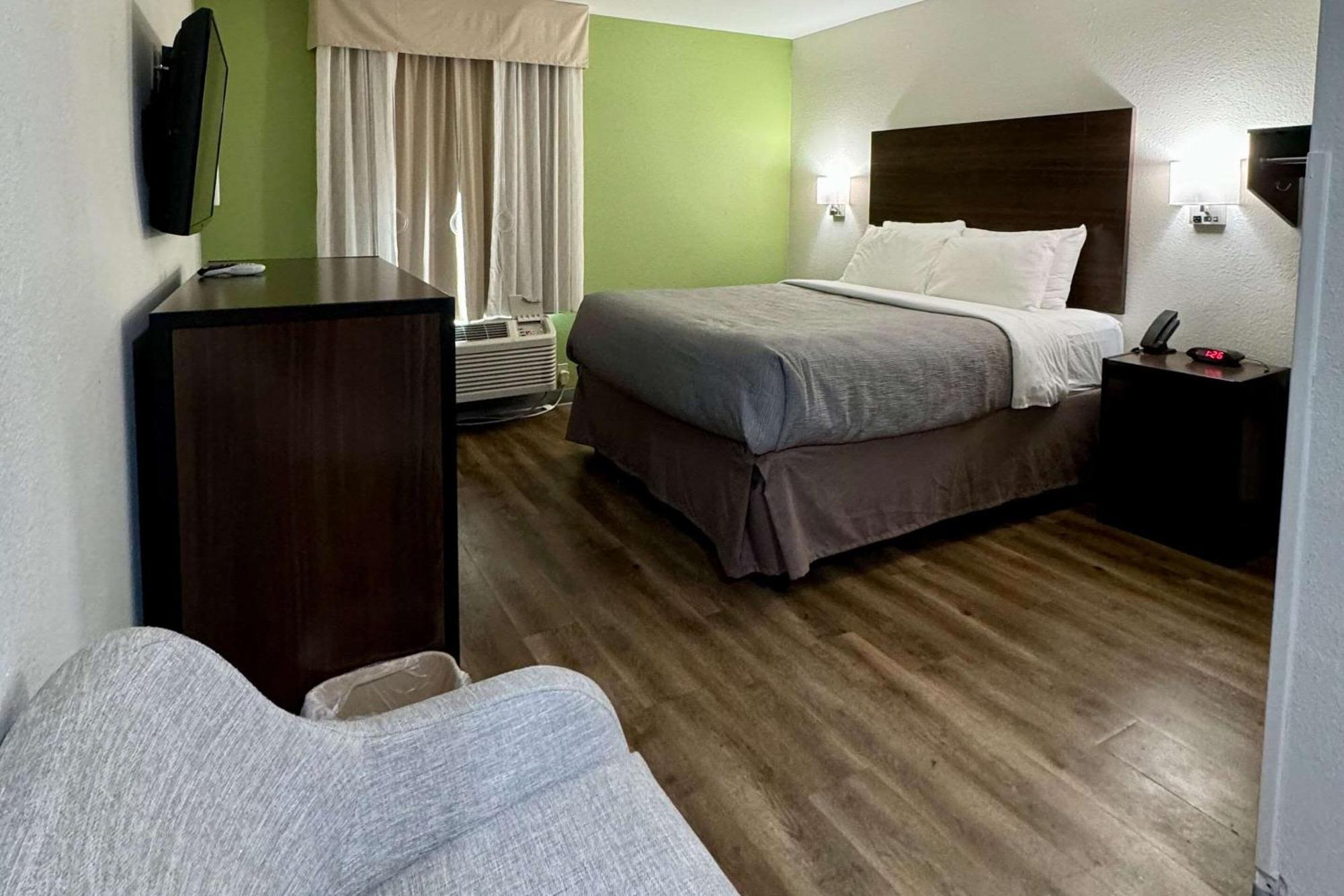 ซูเปอร์ 8 บาย วินด์แฮม ซัลเฟอร์ เลก ชาร์ล Hotel ภายนอก รูปภาพ