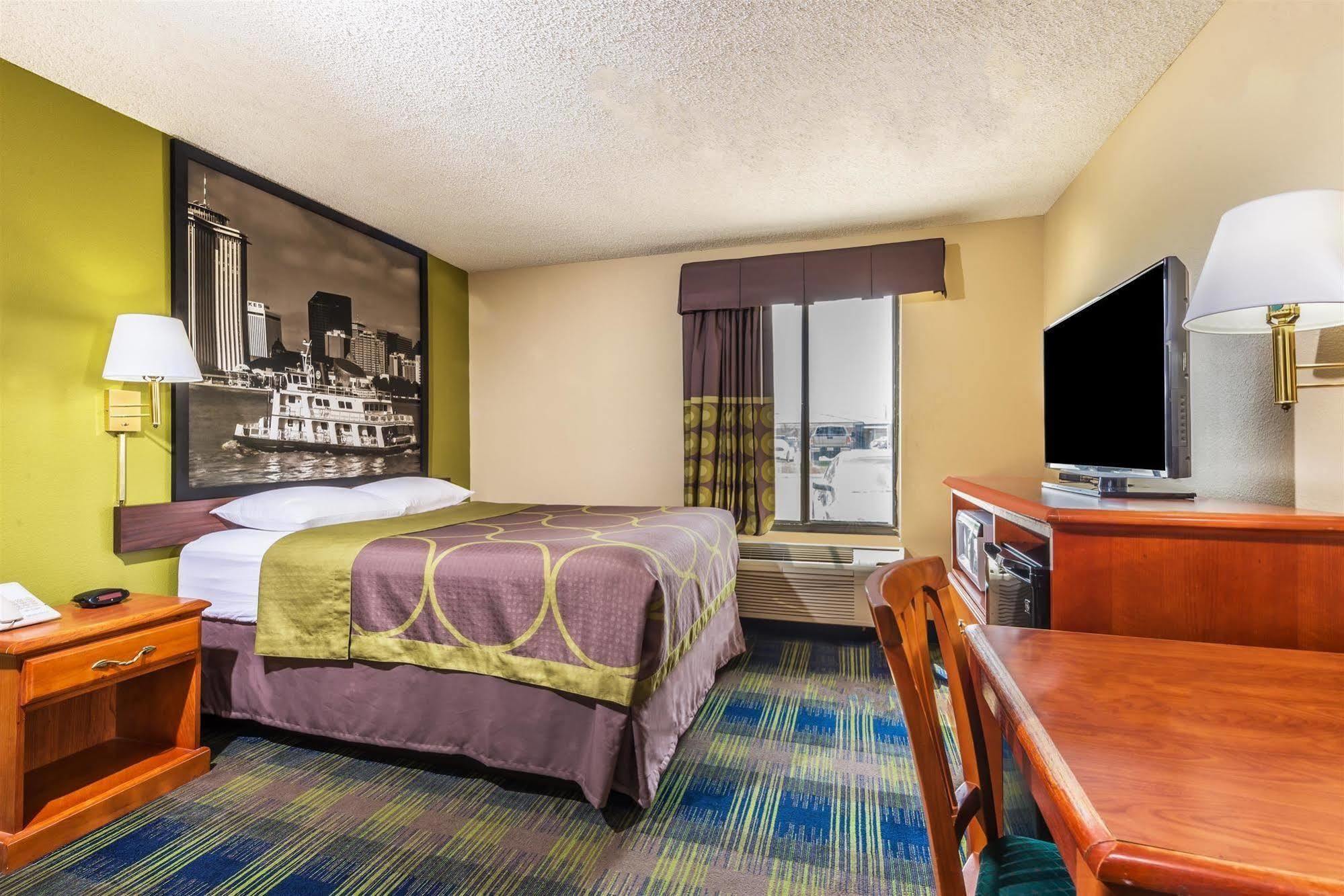ซูเปอร์ 8 บาย วินด์แฮม ซัลเฟอร์ เลก ชาร์ล Hotel ภายนอก รูปภาพ